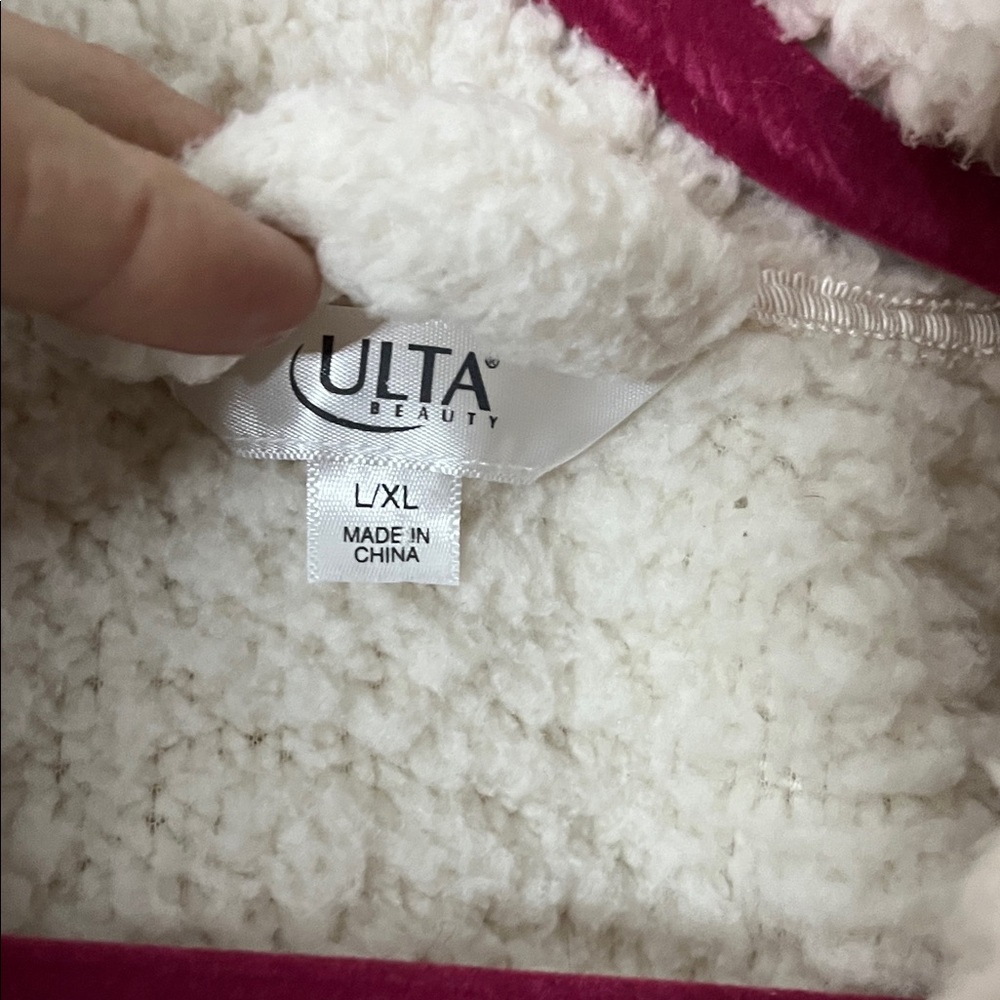 Ulta Sherpa Robe - Picture 2 of 2